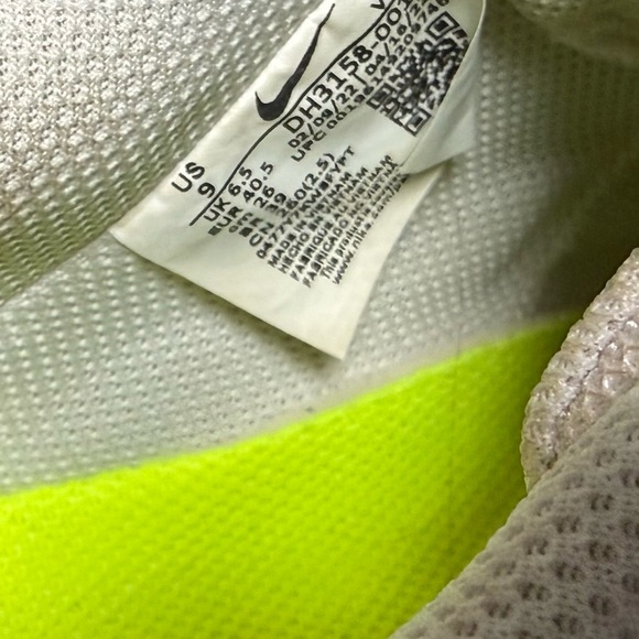 Nike Women's Cream and Pink Athletic Shoes - Picture 2 of 3
